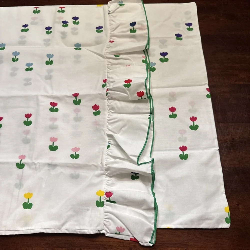 Vintage 70s Pillowcases Set 2 STANDARD Wamsutta Buttercups White Floral Tulips